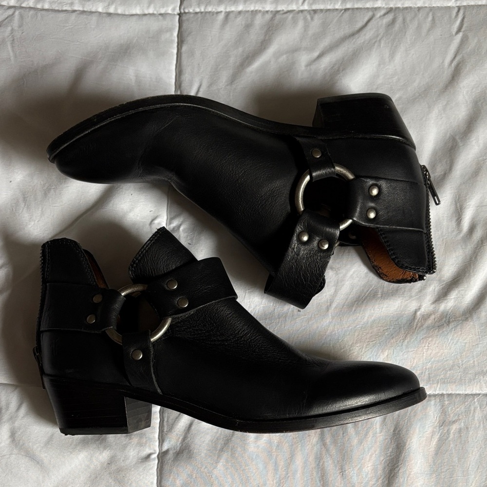 WORN TWICE Frye Ray Ankle Harness Leather Black Booties Size 7